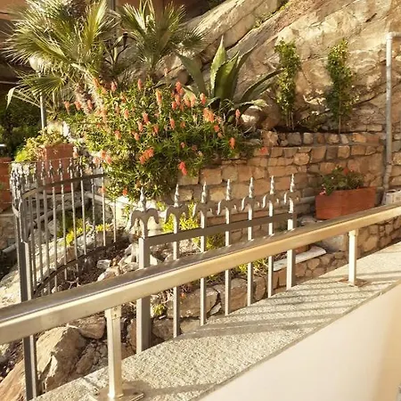 Cadorna Fronte Mare Apartmán *